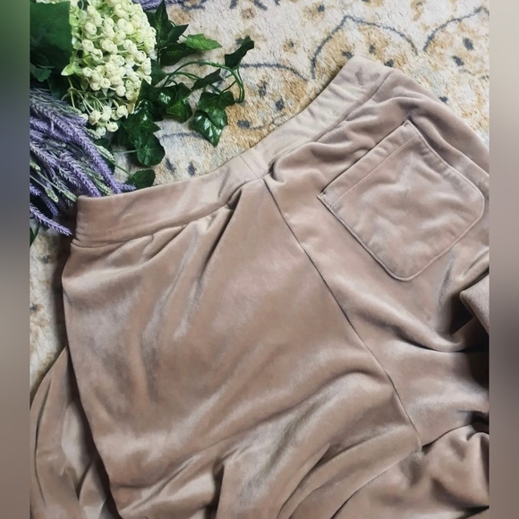 Uniqlo velour wide leg pants - Picture 8 of 8